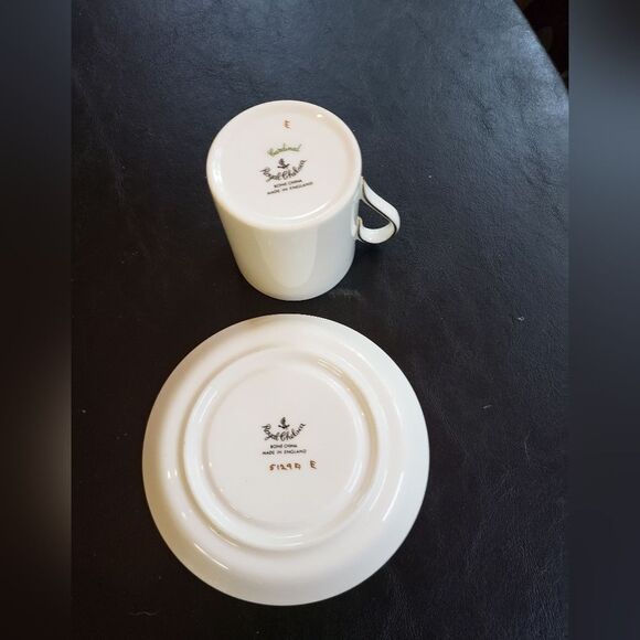 Royal Chelsea Demi Cup & Saucer Cardinal - Picture 5 of 9